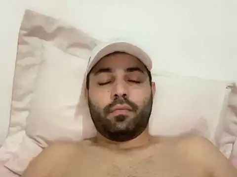 Snapshot of HotCamBR@xh chatting on 10/28/25, 01:36 HotCamBRxh online show from 10/28/25, 01:36