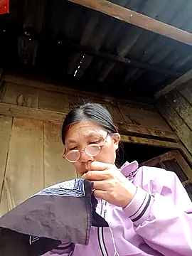 bella-la online show from 10/29/25, 05:42