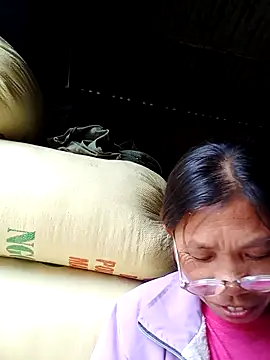 bella-la online show from 10/31/25, 06:25