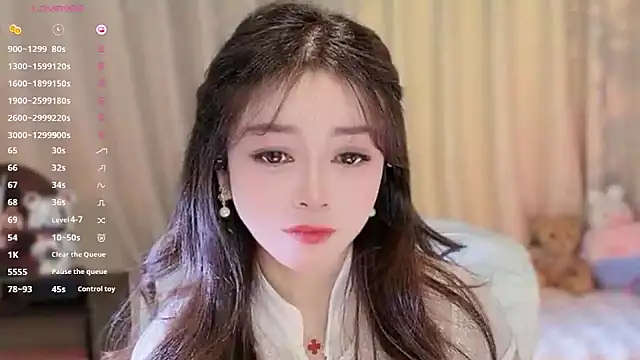 Snapshot of Yiluo95 chatting on 11/18/25, 07:13 Yiluo95 online show from 11/18/25, 07:13