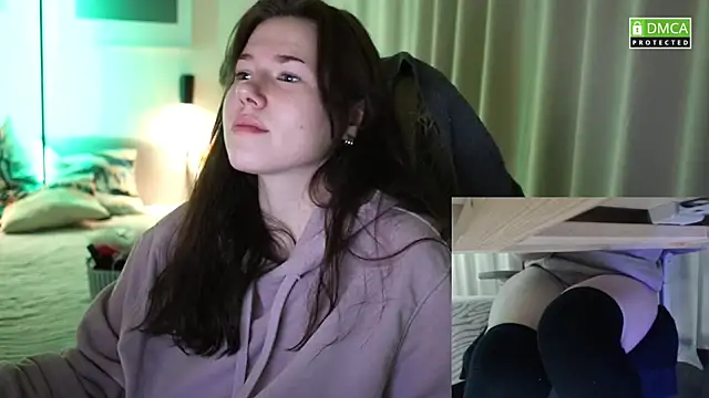 Snapshot of girl_u_never_met chatting on 11/15/25, 05:31 girl u never met online show from 11/15/25, 05:31