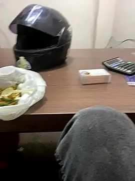 Snapshot of Mannuppok chatting on 10/29/25, 02:52 Mannuppok online show from 10/29/25, 02:52