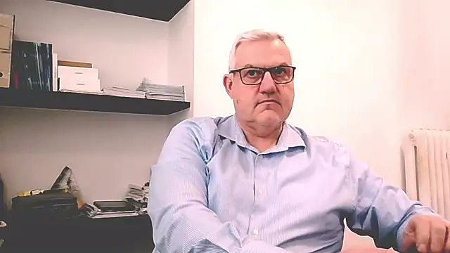 Snapshot of Diegoriv71 chatting on 03/31/26, 11:43 Diegoriv71 online show from 03/31/26, 11:43