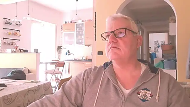 Snapshot of Diegoriv71 chatting on 04/03/26, 09:51 Diegoriv71 online show from 04/03/26, 09:51