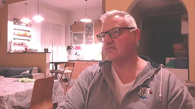 Snapshot of Diegoriv71 chatting on 04/03/26, 09:57 Diegoriv71 online show from 04/03/26, 09:57