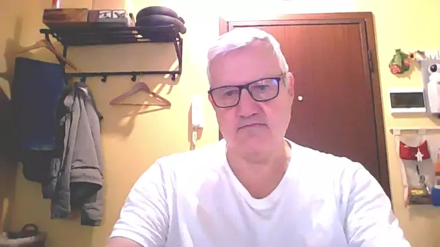 Snapshot of Diegoriv71 chatting on 04/17/26, 06:16 Diegoriv71 online show from 04/17/26, 06:16