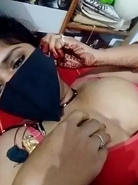 hot couple 000 online show from 10/28/25, 09:50