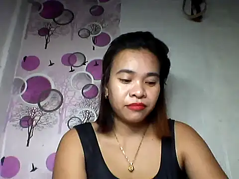 Snapshot of Honeyjean_30 chatting on 10/27/25, 02:43 Honeyjean 30 online show from 10/27/25, 02:43