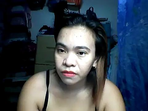 Snapshot of Honeyjean_30 chatting on 10/29/25, 04:26 Honeyjean 30 online show from 10/29/25, 04:26