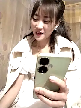 Snapshot of Em_xinh01 chatting on 12/02/25, 01:33 Em xinh01 online show from 12/02/25, 01:33