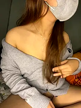 Beauty in online show from 12/02/25, 03:29