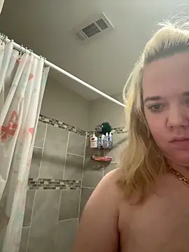 Snapshot of SilverSeductress chatting on 12/21/25, 06:04 SilverSeductress online show from 12/21/25, 06:04