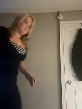 Snapshot of SilverSeductress chatting on 01/19/26, 12:31 SilverSeductress online show from 01/19/26, 12:31