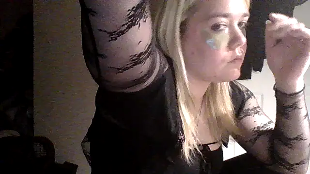 Snapshot of SilverSeductress chatting on 03/06/26, 01:07 SilverSeductress online show from 03/06/26, 01:07