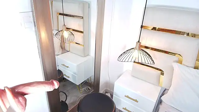 Snapshot of Sophie_Leclair_ chatting on 11/01/25, 01:02 Sophie Leclair online show from 11/01/25, 01:02