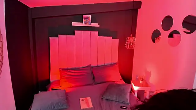 Snapshot of mia_jagger chatting on 02/18/26, 07:54 mia jagger online show from 02/18/26, 07:54