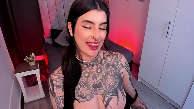 Snapshot of mia_jagger chatting on 06/13/26, 03:37 mia jagger online show from 06/13/26, 03:37