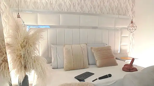 alaya noir  online show from 04/07/26, 01:00