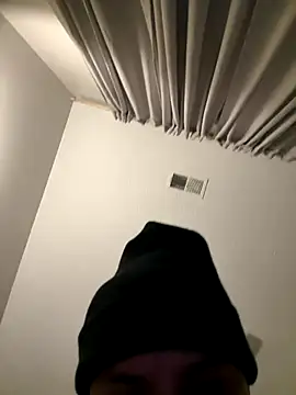 Snapshot of Cubanno chatting on 10/28/25, 07:01 Cubanno online show from 10/28/25, 07:01