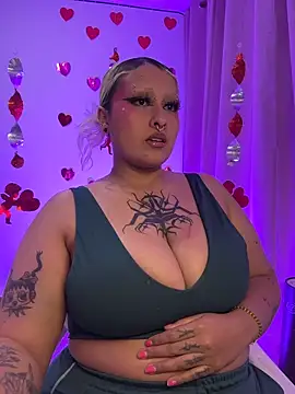 Snapshot of pinkbaddie777 chatting on 02/08/26, 02:48 pinkbaddie777 online show from 02/08/26, 02:48