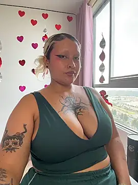 Snapshot of pinkbaddie777 chatting on 02/08/26, 10:13 pinkbaddie777 online show from 02/08/26, 10:13