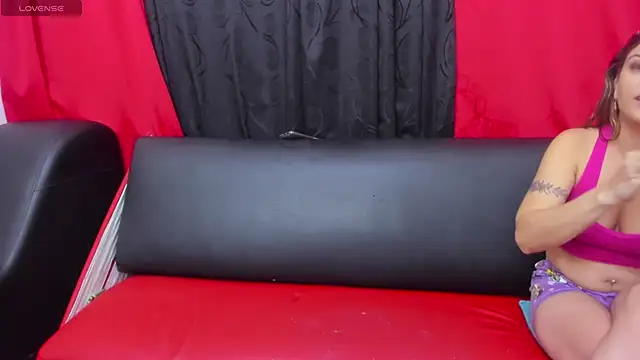 Snapshot of In_my_room_anything_goes chatting on 07/10/26, 03:55 In my room anything goes online show from 07/10/26, 03:55