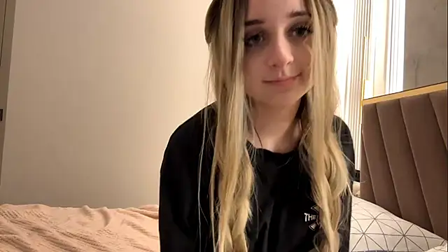 Snapshot of lunachkame chatting on 10/31/25, 05:14 lunachkame online show from 10/31/25, 05:14