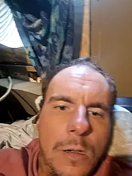 Snapshot of mommiesboy0903 chatting on 10/27/25, 06:56 mommiesboy0903 online show from 10/27/25, 06:56