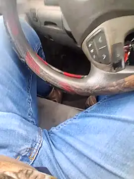 Snapshot of mommiesboy0903 chatting on 10/28/25, 01:14 mommiesboy0903 online show from 10/28/25, 01:14