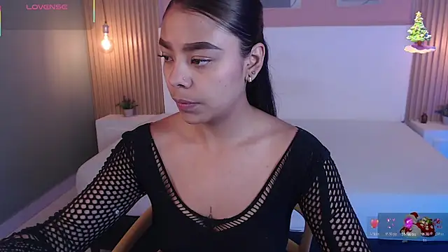 SoffiaDams2 online show from 11/27/25, 12:07