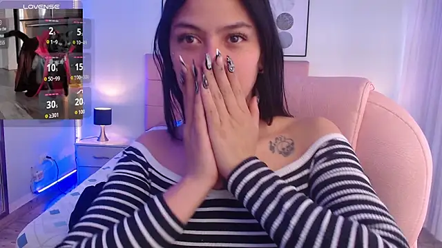 KikiVelvet online show from 11/04/25, 08:41