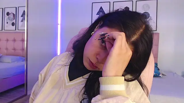 KikiVelvet online show from 01/07/26, 08:00