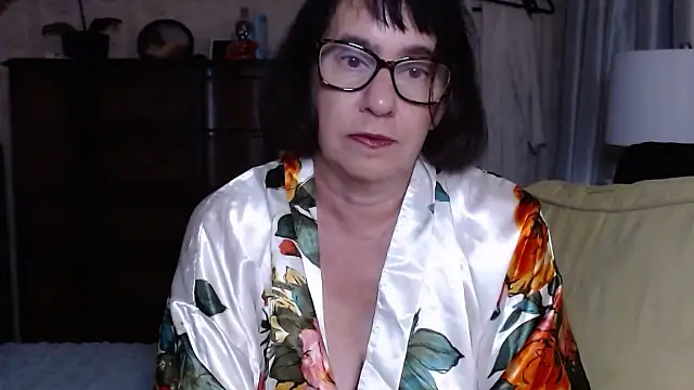 Snapshot of BigbustedBrenda chatting on 11/22/25, 04:50 BigbustedBrenda online show from 11/22/25, 04:50