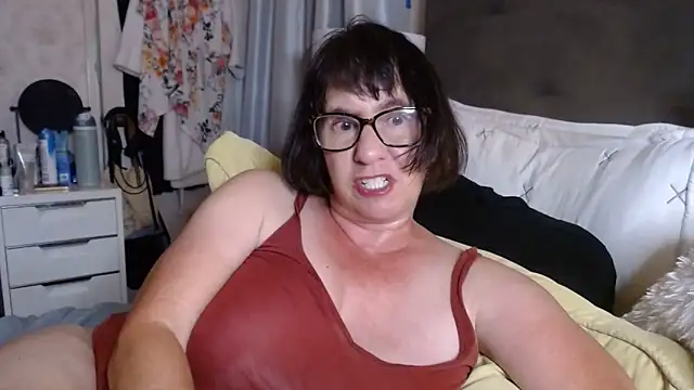 Snapshot of BigbustedBrenda chatting on 05/30/26, 01:03 BigbustedBrenda online show from 05/30/26, 01:03