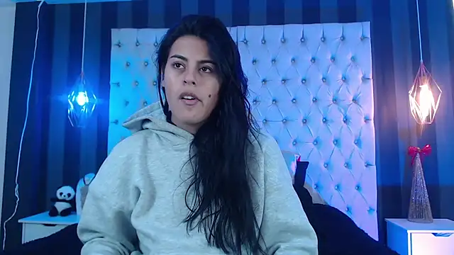 Camile Petite online show from 11/15/25, 08:38