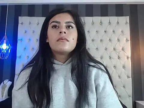 Camile Petite online show from 11/25/25, 07:36