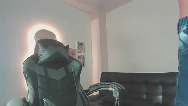 Snapshot of Senpai_Lover chatting on 11/25/25, 08:09 Senpai Lover online show from 11/25/25, 08:09