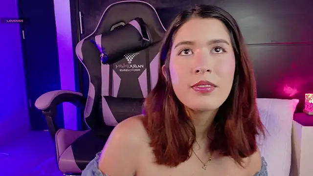 Snapshot of emilyy1_ chatting on 11/26/25, 03:13 emilyy1 online show from 11/26/25, 03:13