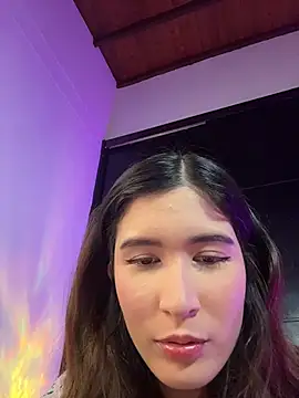 Snapshot of emilyy1_ chatting on 12/18/25, 02:50 emilyy1 online show from 12/18/25, 02:50