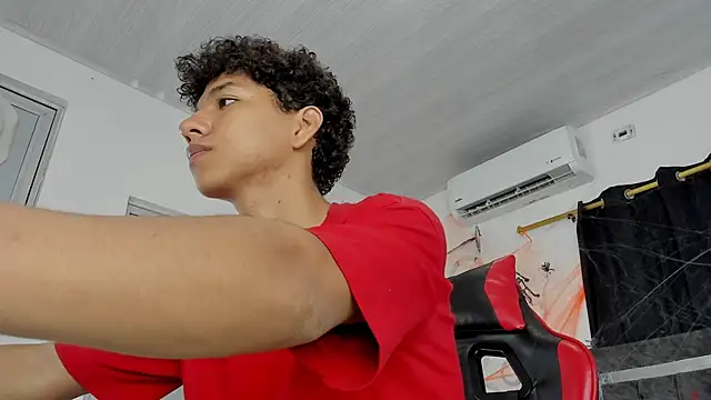 Snapshot of Maximiliano_Khalil chatting on 11/02/25, 08:44 Maximiliano Khalil online show from 11/02/25, 08:44