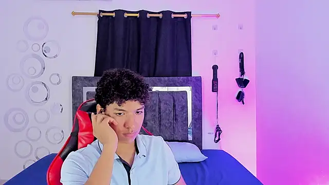 Snapshot of Maximiliano_Khalil chatting on 11/15/25, 08:05 Maximiliano Khalil online show from 11/15/25, 08:05