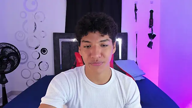 Snapshot of Maximiliano_Khalil chatting on 11/19/25, 07:47 Maximiliano Khalil online show from 11/19/25, 07:47