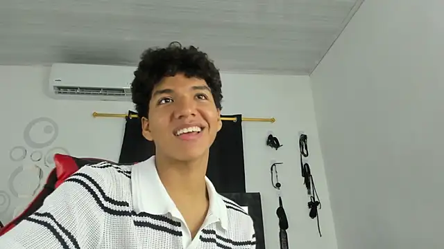 Snapshot of Maximiliano_Khalil chatting on 11/22/25, 07:02 Maximiliano Khalil online show from 11/22/25, 07:02