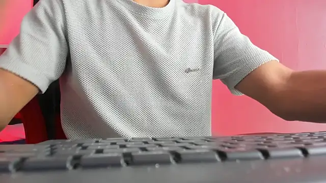 Snapshot of Maximiliano_Khalil chatting on 11/23/25, 07:35 Maximiliano Khalil online show from 11/23/25, 07:35