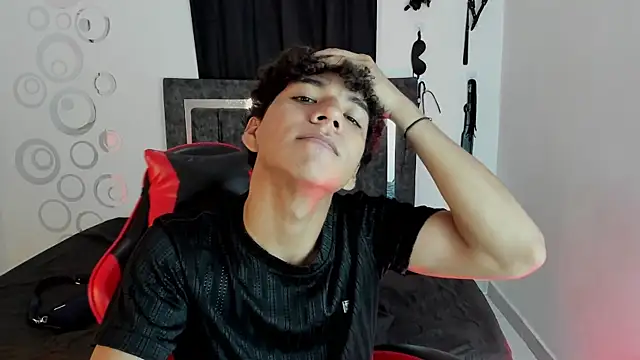 Snapshot of Maximiliano_Khalil chatting on 11/29/25, 08:01 Maximiliano Khalil online show from 11/29/25, 08:01