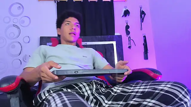 Snapshot of Maximiliano_Khalil chatting on 12/01/25, 07:41 Maximiliano Khalil online show from 12/01/25, 07:41