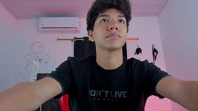 Snapshot of Maximiliano_Khalil chatting on 12/03/25, 07:01 Maximiliano Khalil online show from 12/03/25, 07:01