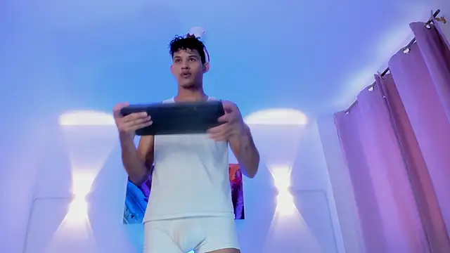 KamiSuarez online show from 12/22/25, 06:38