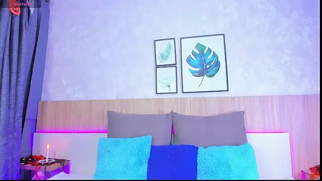 Snapshot of Alanna-Hank chatting on 10/28/25, 03:32 Alanna-Hank online show from 10/28/25, 03:32