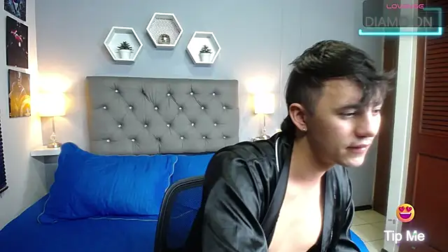 Snapshot of paul_myller chatting on 10/31/25, 01:28 paul myller online show from 10/31/25, 01:28